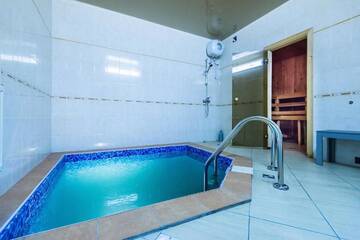 Фото номера Коттедж (4 взрослых) с сауной Дома для отпуска Домик у пруда. SPA Усадьба г. Пигасово 6